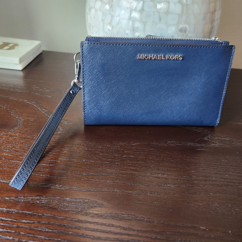 EUC Navy Blue Michael Kors Wristlet
